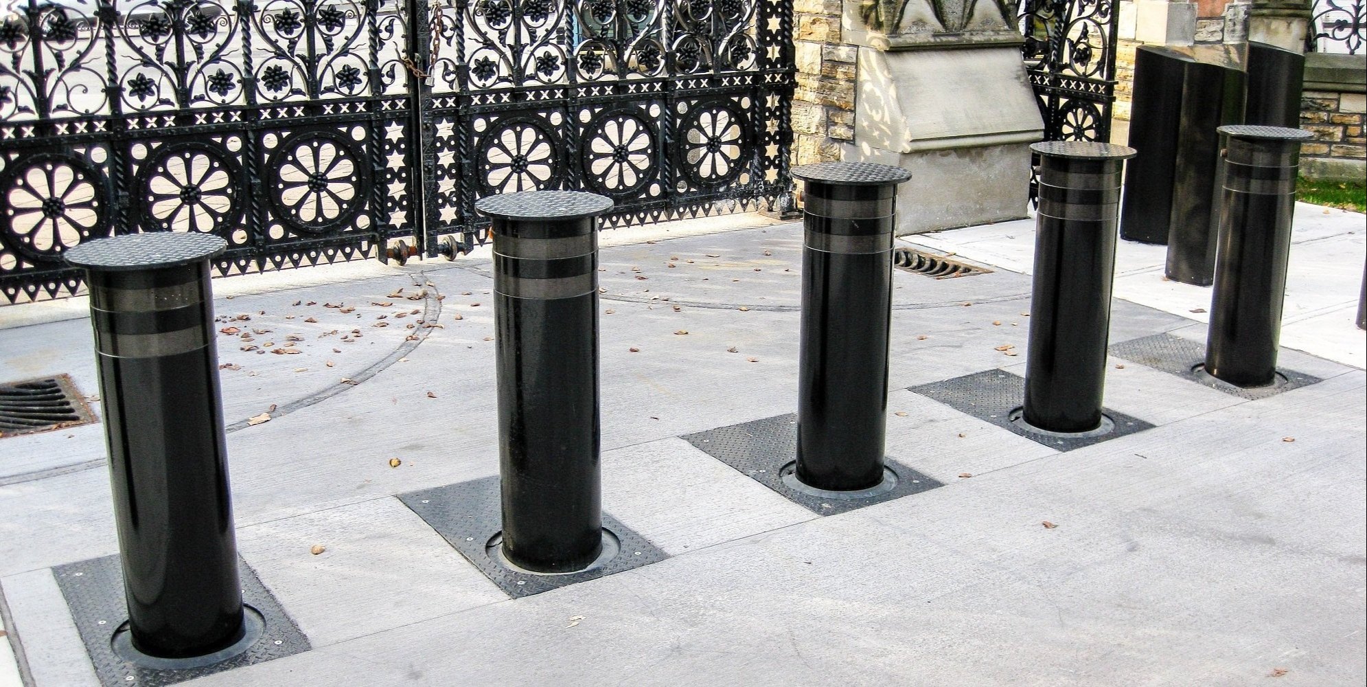 How Telescopic Bollards Improve Traffic Management