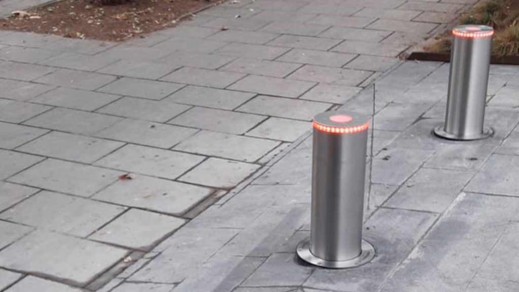 How Telescopic Bollards Improve Traffic Management